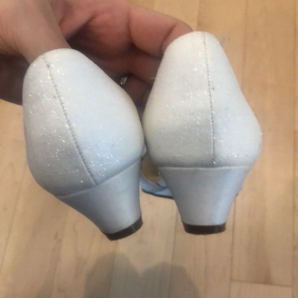 WHITE SPARKLY WEDDING PERFECT SHOES WINTER WONDERLAND - Picture 3 of 5